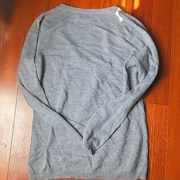 New York & Company Grey Argyle Red and White Patterned V-Neck Sweater - Picture 7 of 9